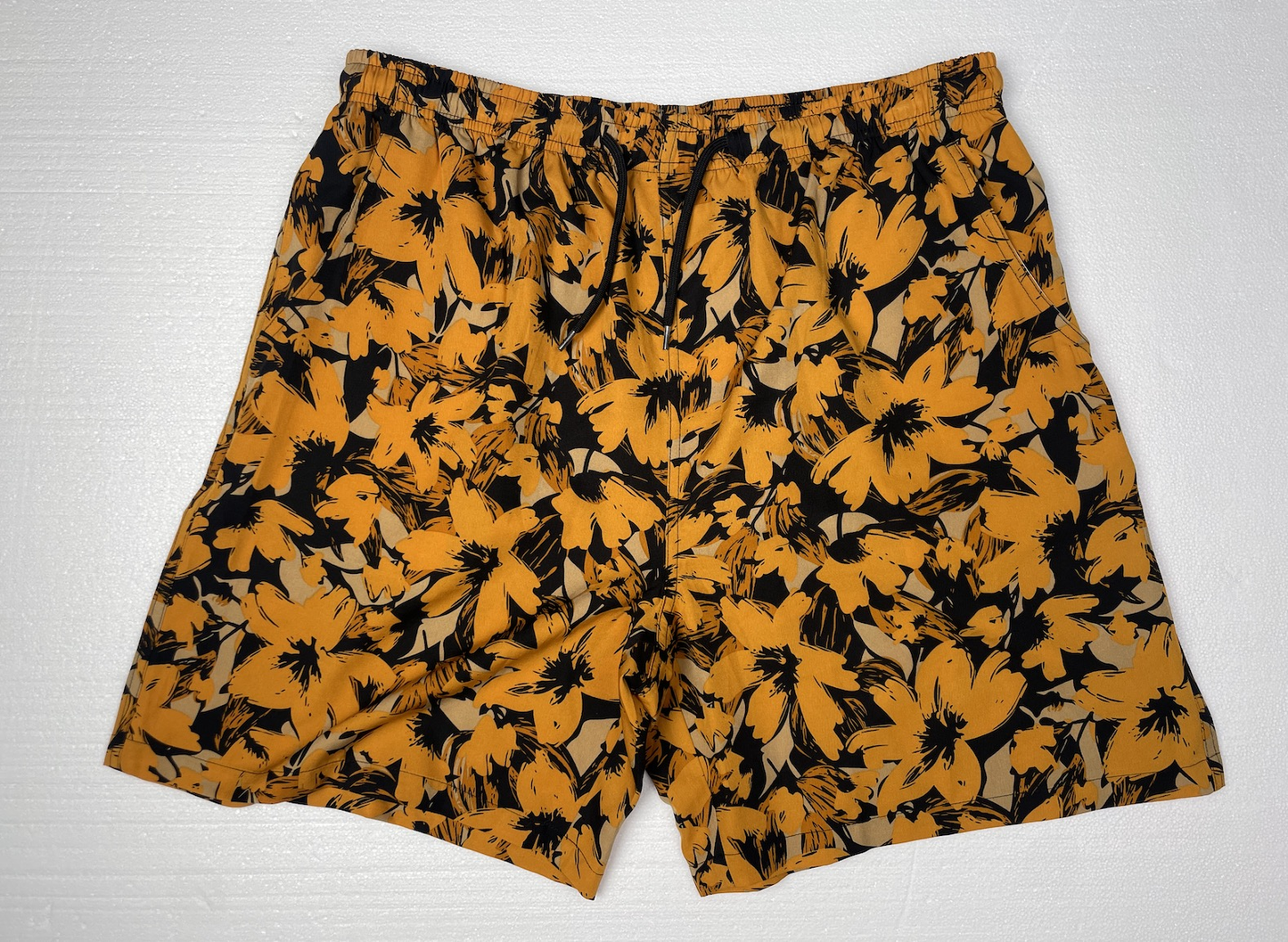 XINHUARUI Plus-size beach shirt Printed shirt Yellow background with black flowers