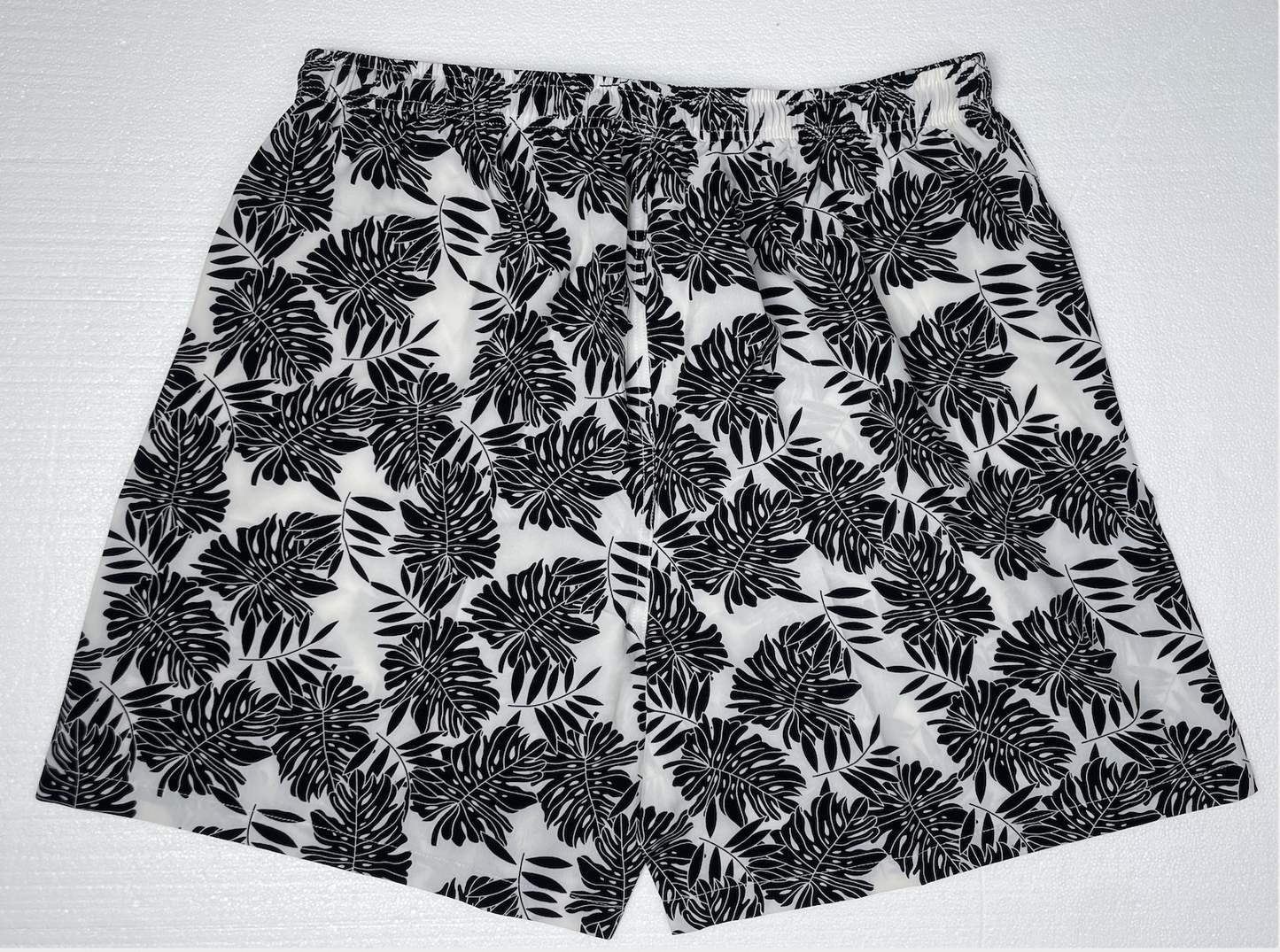 XINHUARUI Plus-size beach shirt Printed shirt Black and white